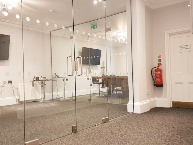 Cửa Kính Cường Lực 4