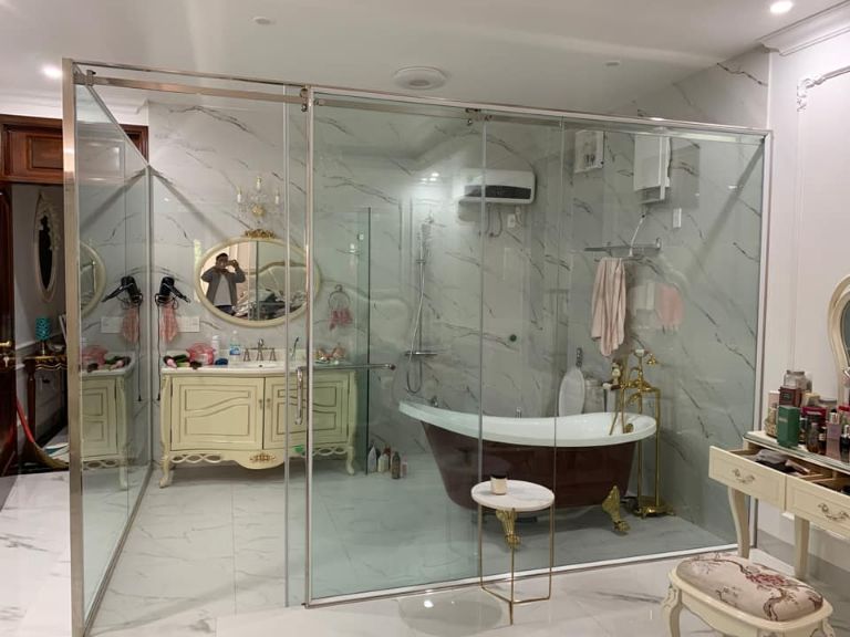 Vách tắm kính Cửa Lùa 1